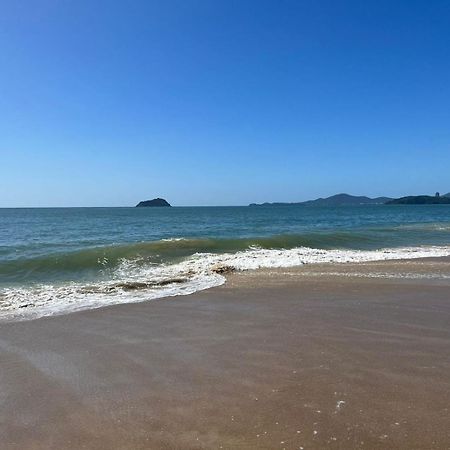 Ape Estilo Resort C/ Pe Na Areia E Vista Mar, Proximo Ao Beto Carrero Piçarras Kültér fotó