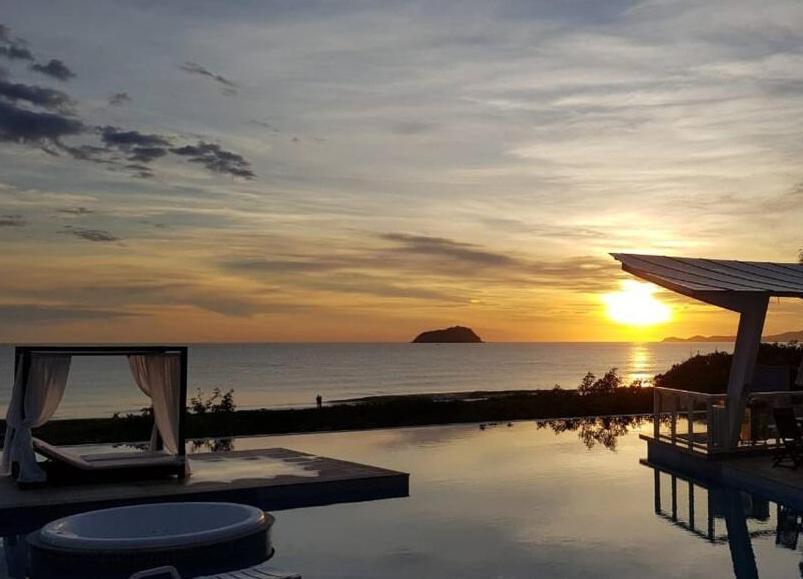 Ape Estilo Resort C/ Pe Na Areia E Vista Mar, Proximo Ao Beto Carrero Piçarras Kültér fotó