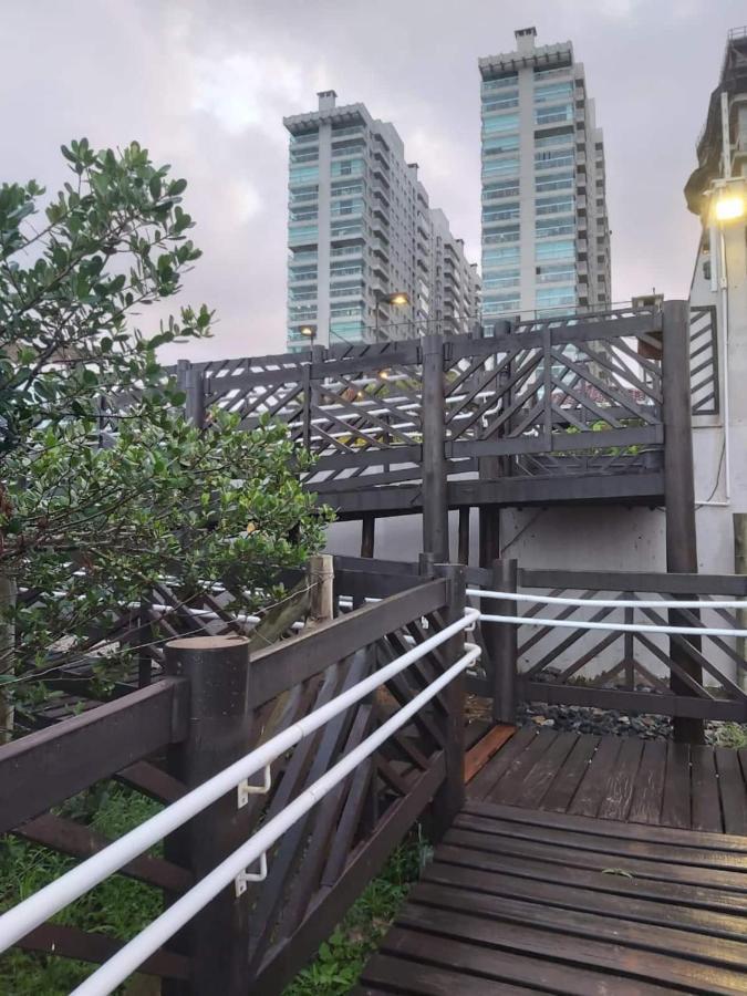 Ape Estilo Resort C/ Pe Na Areia E Vista Mar, Proximo Ao Beto Carrero Piçarras Kültér fotó